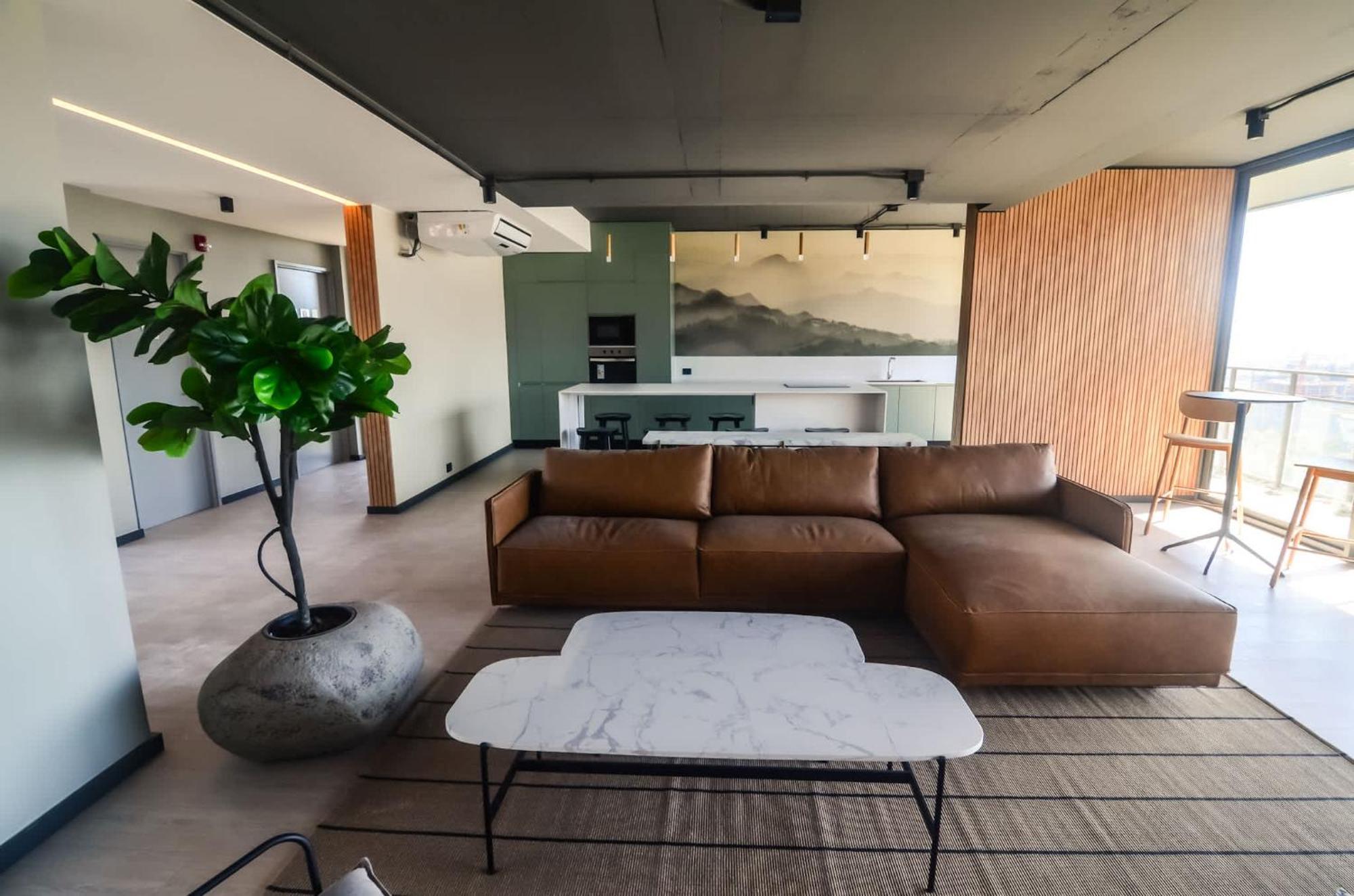 Radiant 1br In Prime Condes Location